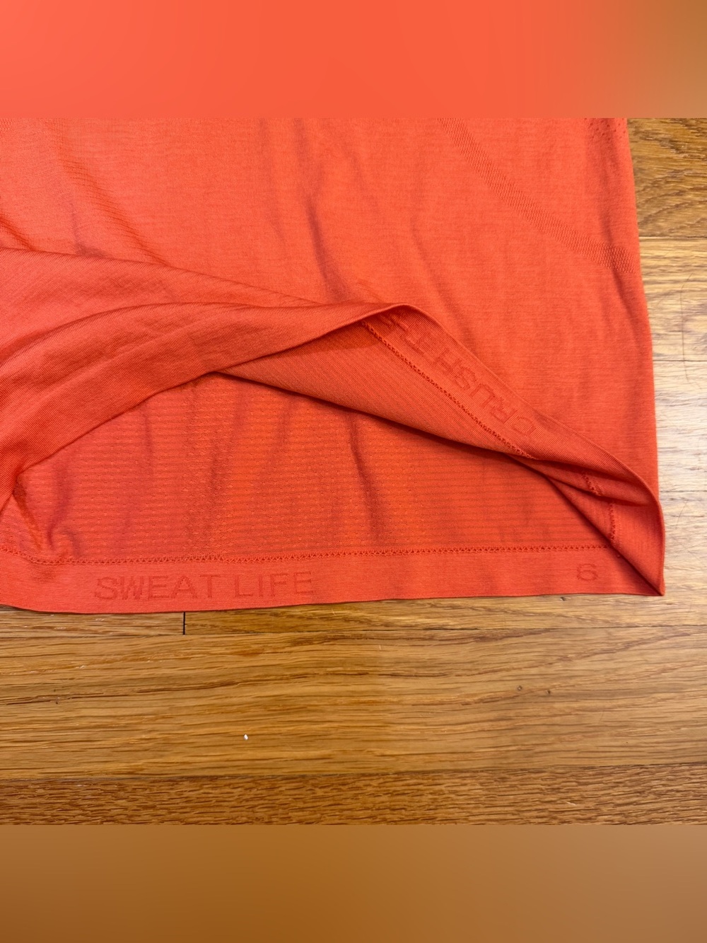 Lululemon Swiftly Tech Short Sleeve 2.0 in Orange - Size 6 - Picture 2 of 6